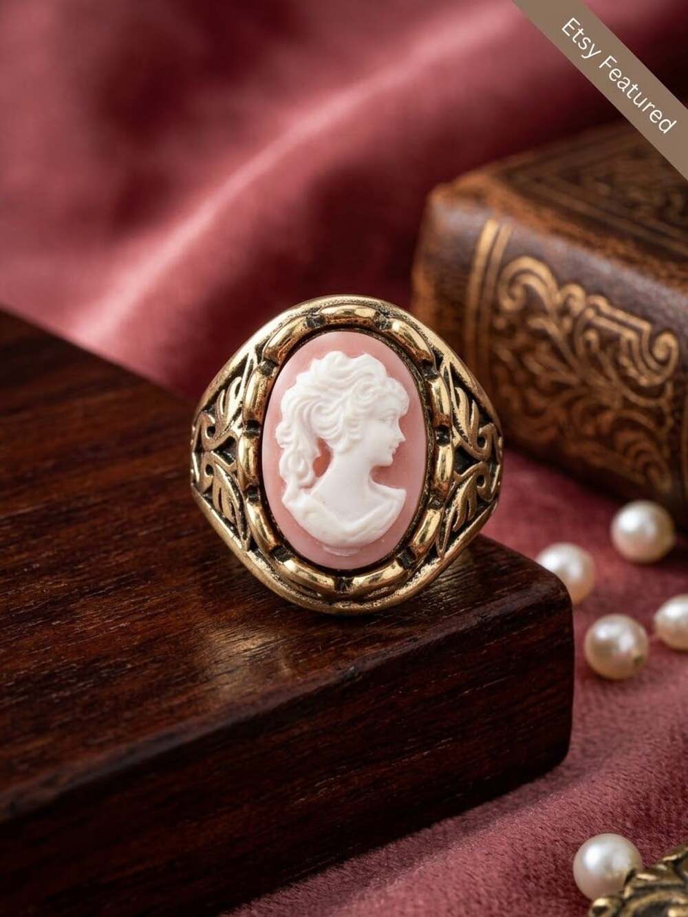 Vintage Pink And White Cameo Filigree Ring
Size 7
